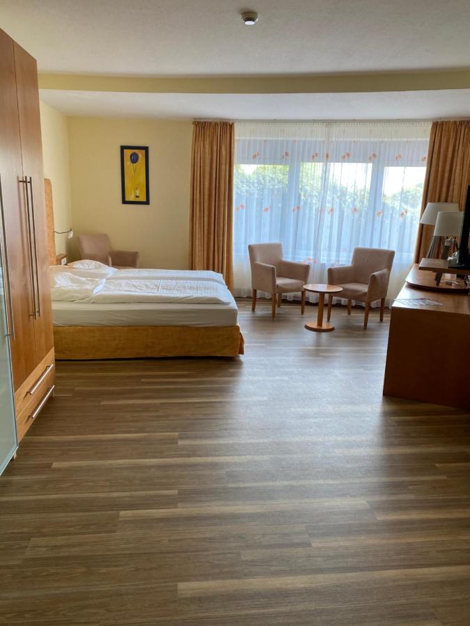 Nordseehotel Benser Hof Am Hafen بينسيرسيال المظهر الخارجي الصورة