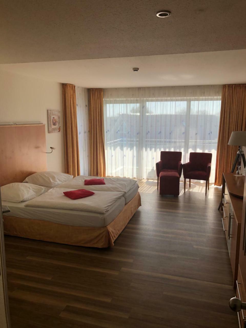 Nordseehotel Benser Hof Am Hafen بينسيرسيال المظهر الخارجي الصورة