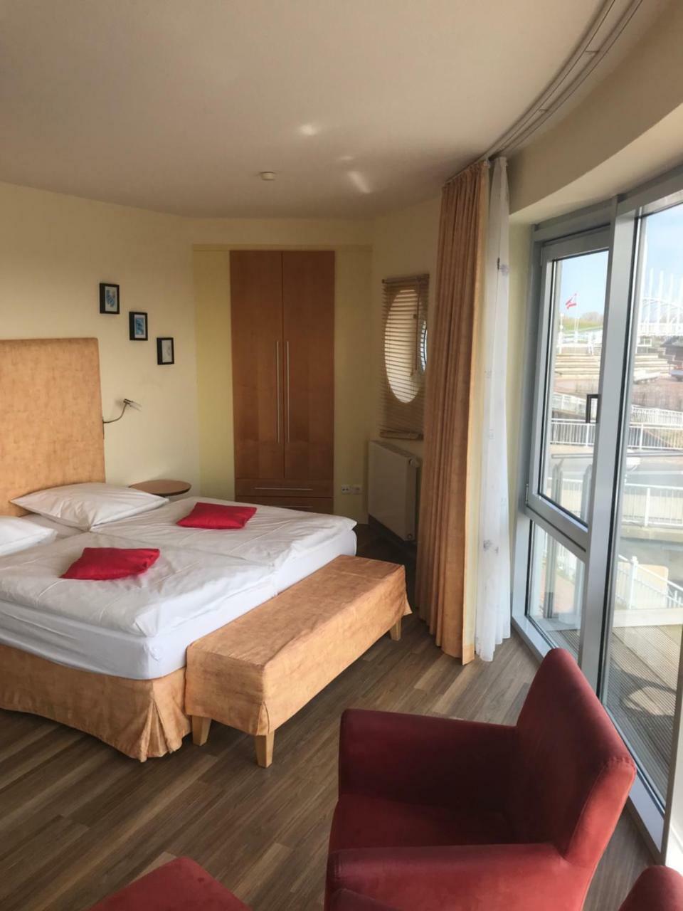 Nordseehotel Benser Hof Am Hafen بينسيرسيال المظهر الخارجي الصورة